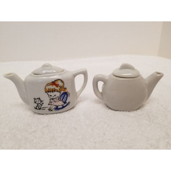 Mini tea pots one is painted both made in Japan two inches tall lot 113 - Picture 1 of 6